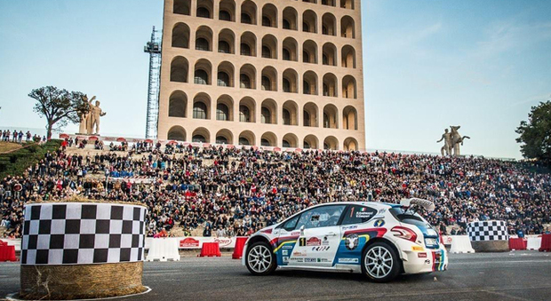 Raddoppia nell'edizione 2016 (qui una foto dell'edizione 2015) la prova spettacolo al Rally di Roma Capitale che si disputa davanti al Colosseo quadrato all'Eur.