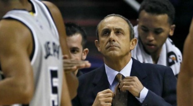 Messina, che notte in panchina con gli Spurs. È il primo coach europeo a vincere una partita