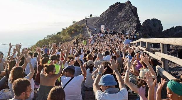 Il cratere del Vesuvio diventa palcoscenico: a quota 1200 i musicisti francesi Sclavis e Pifarely