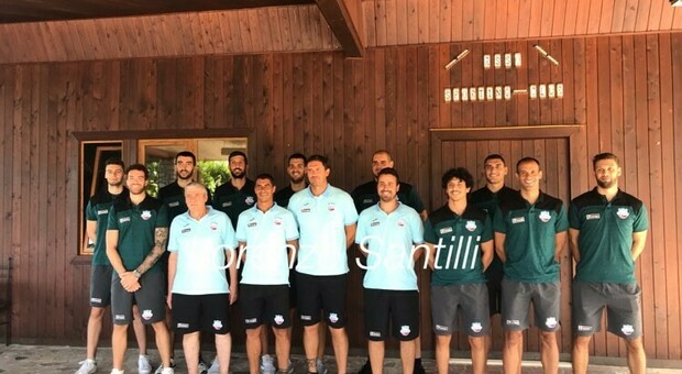 Squadra e staff del Real Sebastiani all'Asso Sporting Club (foto Lorenzo Santilli)