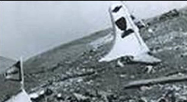 I rottami dell'aereo della Sabena, caduto nel febbraio 1955