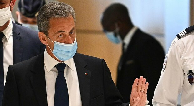Sarkozy condannato a tre anni: uno di carcere. Accusato di corruzione di un giudice