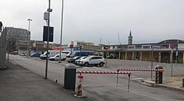 Il parcheggio della Capitaneria di porto di Civitanova