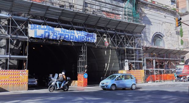 Napoli, striscioni anti-Salvini de Magistris: parteciperò al corteo