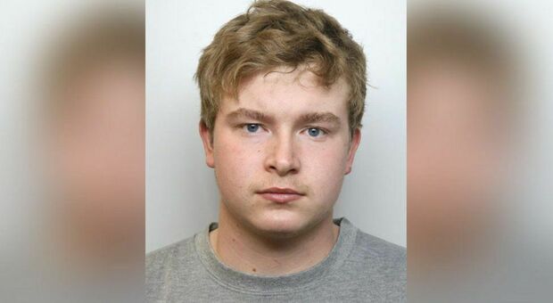 Adolescente uccide con una chiave inglese un 15enne: «Temeva dicesse alla fidanzata della loro relazione»