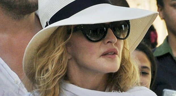 Madonna, come sta? Amici in allarme: «Si fermi o rischia di fare la fine di Michael Jackson»
