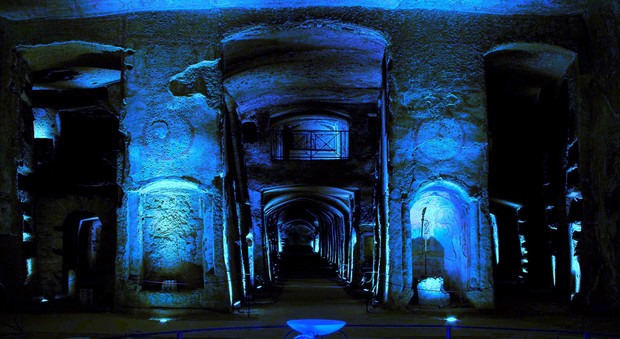 Juventus-Napoli. Le catacombe si tingono d'azzurro per una notte: «San Genna' miettice pure 'a mana toja!»