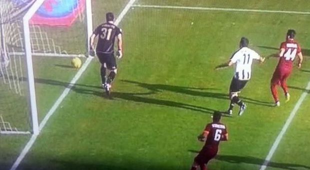 Udinese-Roma 0-1, tre punti nella bolgia Gol contestato di Astori, ma è dentro