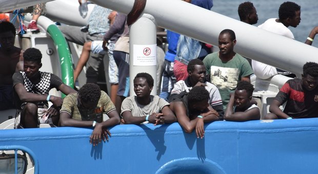 Emergenza migranti, altri 413 sbarcano a Reggio Calabria