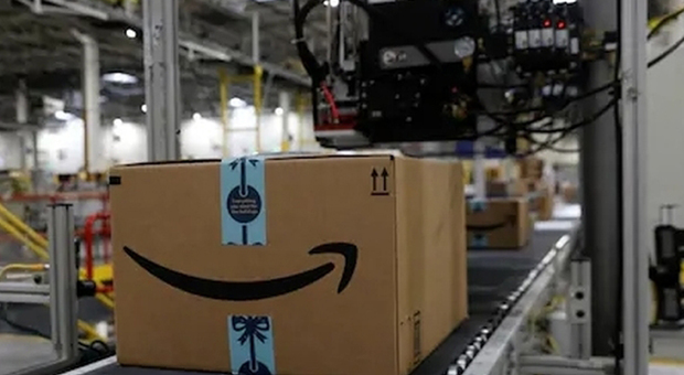 Amazon, incidenti con i robot: per proteggere i dipendenti arriva la cintura elettronica