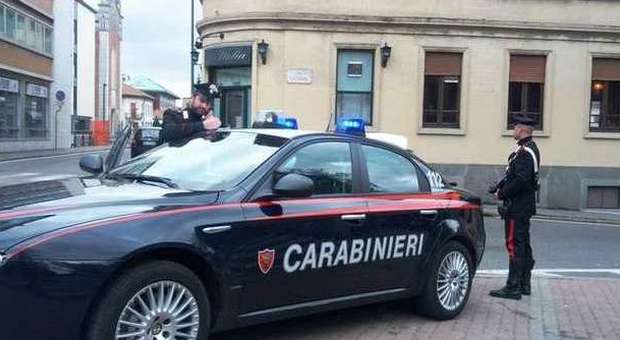 Viterbo, ubriaco aggredisce i carabinieri all'uscita della discoteca