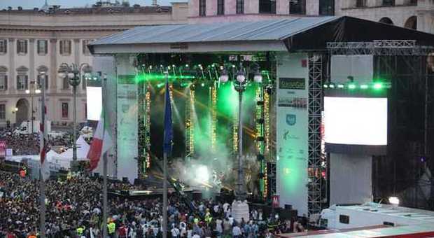 Giovedì il concertone in piazza Duomo di Radio Italia: a sorpresa sul palco canta anche Ligabue