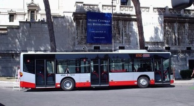 Sciopero Atac, il prefetto precetta autisti di bus e metro: «A rischio la libertà di circolazione»