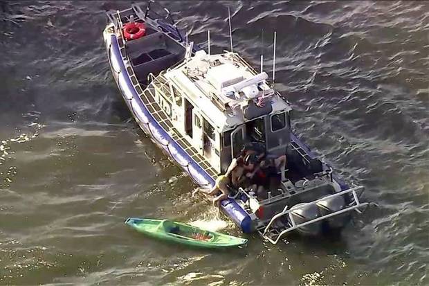 Usa, traghetto travolge nove kayak sul fiume Hudson: 5 feriti, la guida perde un braccio