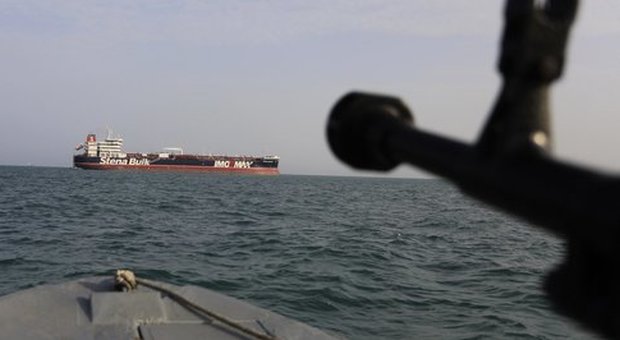Iran, nuovo sequestro di una petroliera straniera: equipaggio arrestato