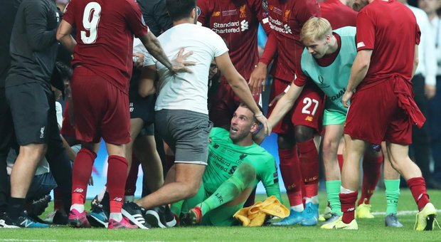 Liverpool, per Klopp è allarme portieri: Adrian messo ko da un tifoso