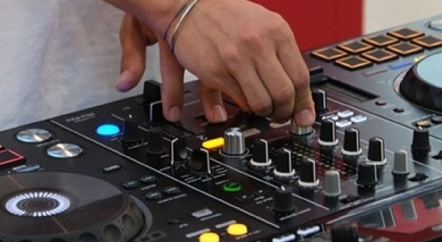 Dj in consolle