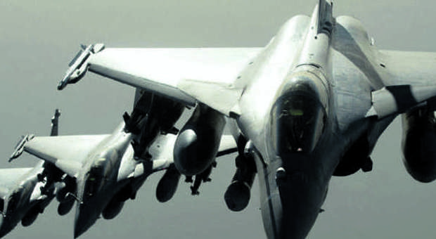 Furia francese, bombe sull'Isis. Patto Obama-Putin