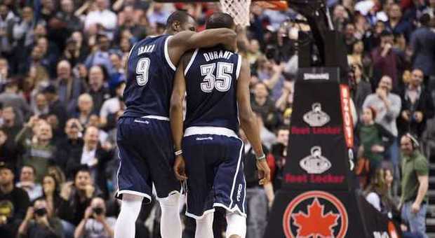Nba, Belinelli trascina gli Spurs Durant ne fa 51 ai Raptors, Thunder ok