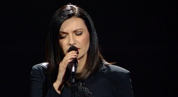 Ospite d'onore della seconda serata di Sanremo : Laura Pausini