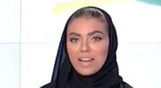 Arabia Saudita, giornalista donna conduce il tg: è la prima della storia