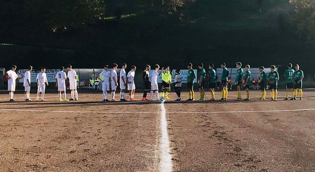 L'inizio del match tra Poggio Mirteto e Centro Italia Micioccoli (foto dalla pagina Facebook del Poggio Mirteto Calcio).