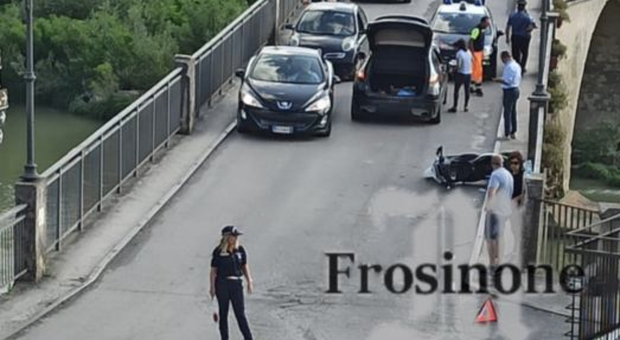 Pontecorvo, scontro tra un'auto e uno scooter: ferito in ospedale e traffico in tilt