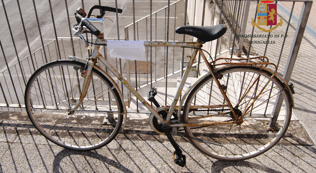 Senigallia, tentano di rubare biciclette Due giovani denunciati dalla polizia