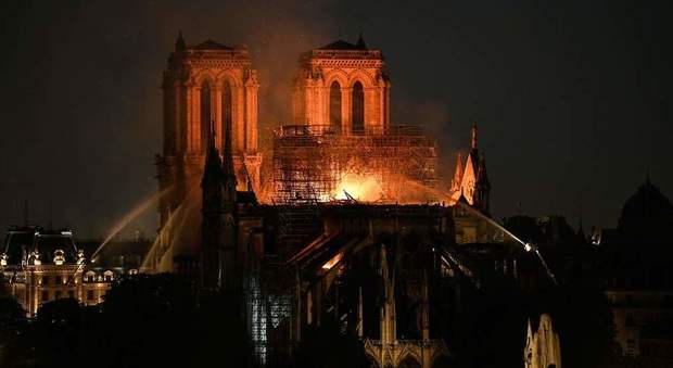 Notre-Dame, svelata la causa che ha provocato l'incendio nella cattedrale