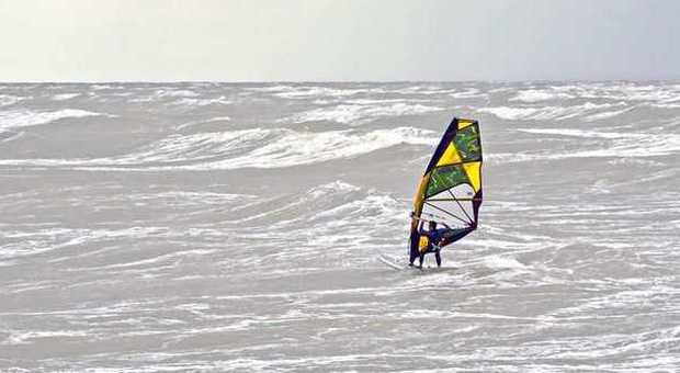 C'erano anche i windsurf (foto De Marco)