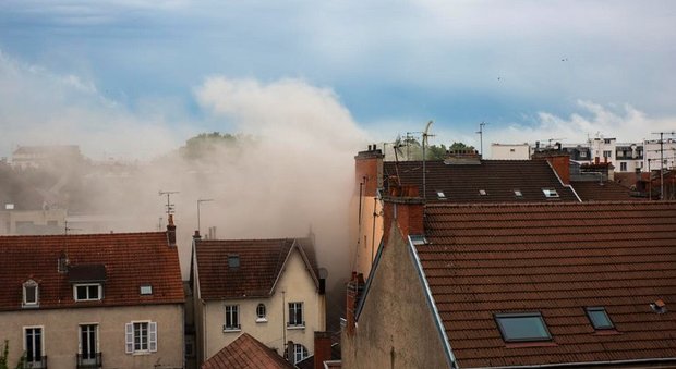 Francia, esplosione a Digione, crolla un palazzo: forse una fuga di gas, diversi feriti gravi