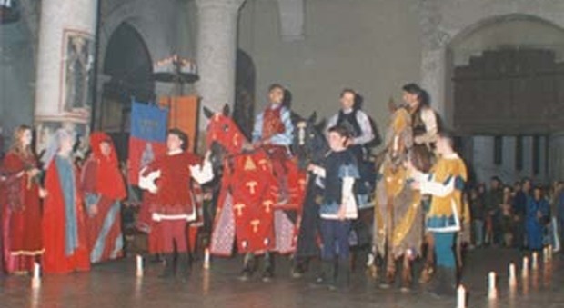 i cavalieri giostranti alla benedizione in una edizione di tanti anni fa