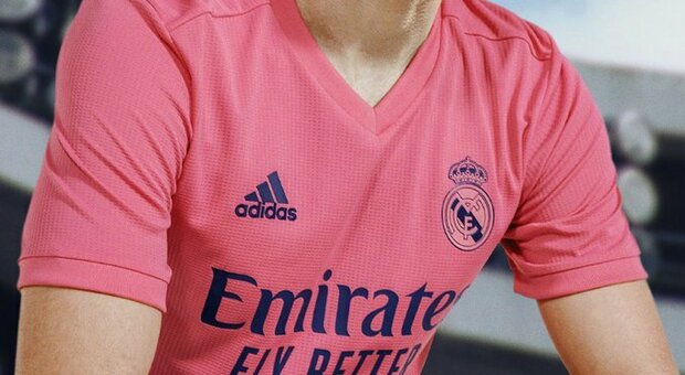 Real Madrid, svelate le nuove maglie, la seconda è rosa shocking