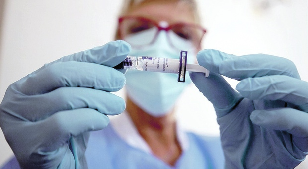 Quarta dose, il Veneto dà il via alla campagna vaccinale per gli over 60