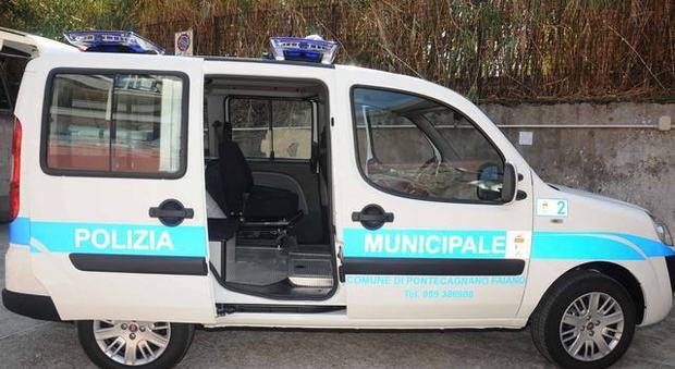 Rifiuti abbandonati a Pontecagnano: indaga la polizia municipale
