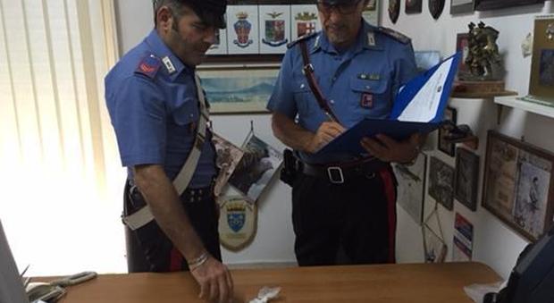 Carabinieri con la cocaina sequestrata a San Cosma