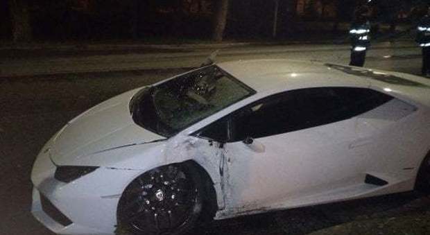 Bruno Peres, ancora un incidente per il calciatore della Roma: distrutta la Lamborghini