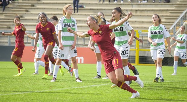 Roma in volo: 2-1 al Sassuolo, quarta vittoria di fila e terzo posto solitario