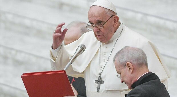 Vaticano, due cardinali di curia contagiati dal Covid: ora si teme per Papa Francesco