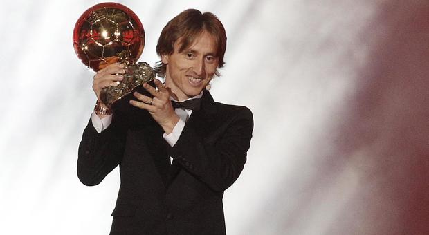 Luka Modric vince il Pallone d'Oro 2018: dopo dieci anni interrotto il dominio CR7-Messi