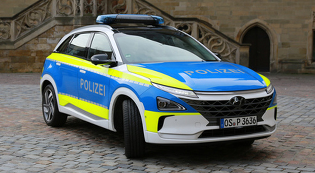 Una Hyundai con la livrea della polizia tedesca
