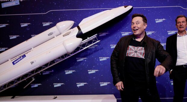 Elon Musk: «Ho l'Asperger, non potevo essere normale». Show al Saturday Night