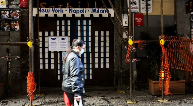 Napoli, la beffa della tassa rifiuti: zero incassi ma va pagata, è rivolta