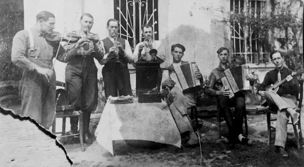 Orchestra di musica popolare a Nimis negli anni '20 del secolo scorso
