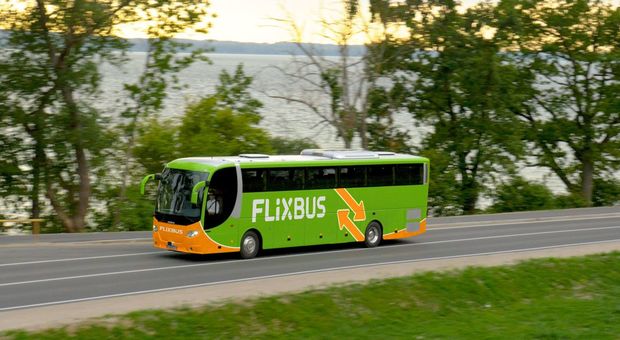Flixbus, grave incidente in autostrada: feriti i 33 passeggeri, 4 sono gravi