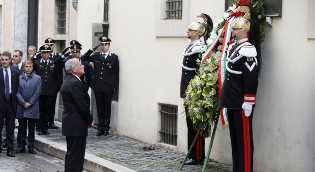 Moro, 39 anni fa l'uccisione dell'ex presidente: Grasso depone corona in via Caetani