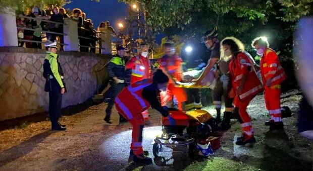 Scivola nella scarpata del Passetto, uomo soccorso in extremis dai vigili del fuoco di Ancona