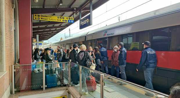 Maltempo in Emilia Romagna, circolazione dei treni in ripresa: sulla Bologna-Ancona ritardi e cancellazioni. Gli aggiornamenti IL VIDEO