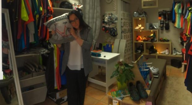 Simona Simeoni nel suo negozio Miss Bike