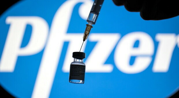 Vaccini, Pfizer efficace al 94%: lo studio su 1,2 milioni di persone, la prima nel mondo «reale»